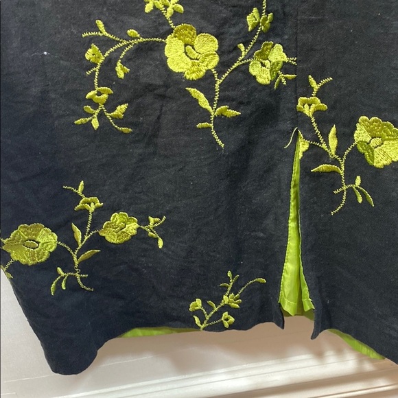 Vintage Linen blend Black V-Neck Sheath Midi Dress with Green Floral Embroidery - Picture 5 of 6